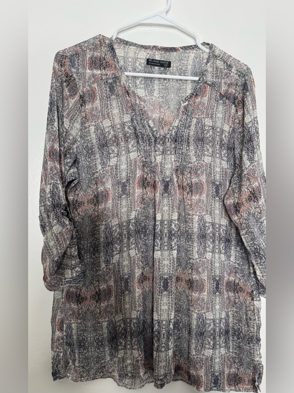 Softly Printed V-Neck Women’s Tunic Top - Gray & Pink flowy size 1x (14/16) boho
